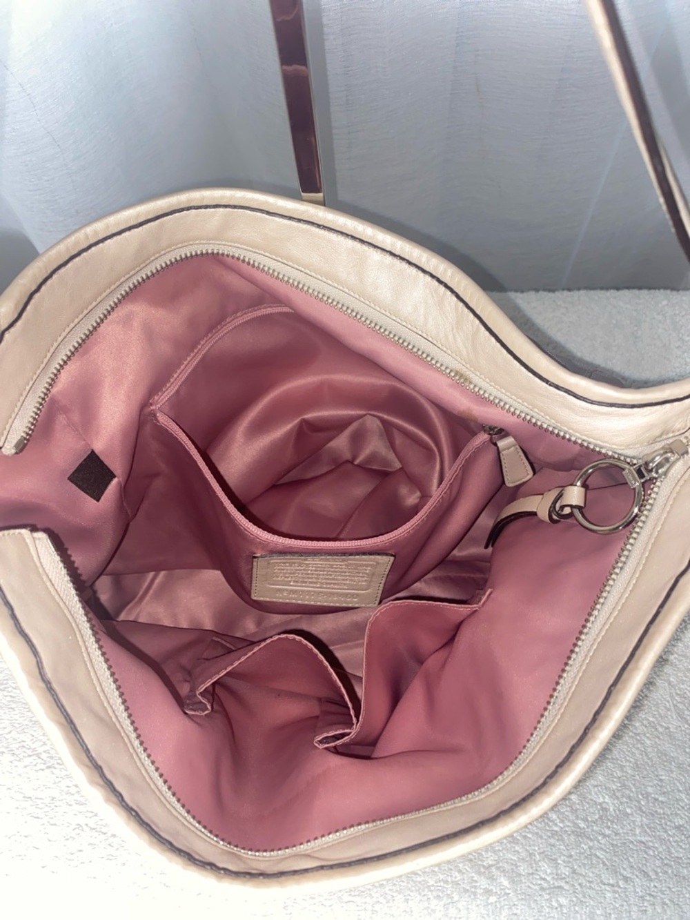 GUC Coach Chelsea Scarf Print Hobo Bag - Picture 8 of 9